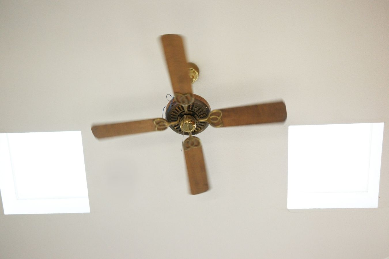 9 Ways To Ventilate a Room With One Window