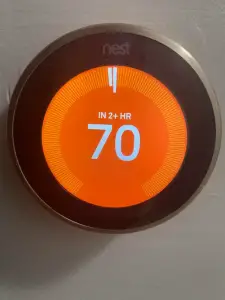 Image of Nest thermostat saying 'in 2 hours'